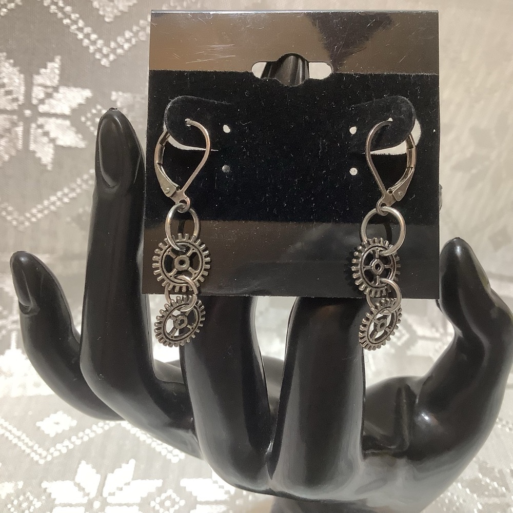 Peirced Earrings Lever Backs Gears Steam Punk Fashion Jewelry